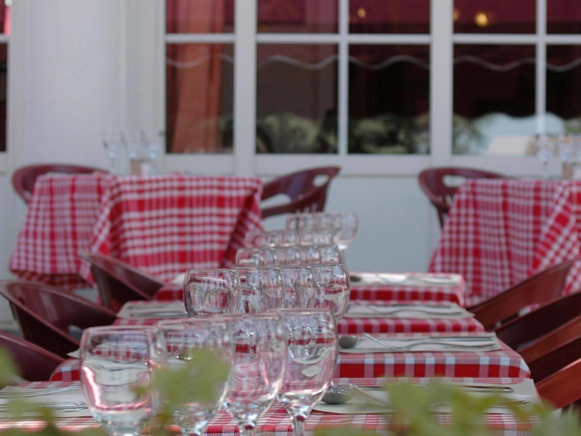 Le Chalet De La Foret Hotel 3 Etoiles Et Restaurant Vierzon Ngoại thất bức ảnh