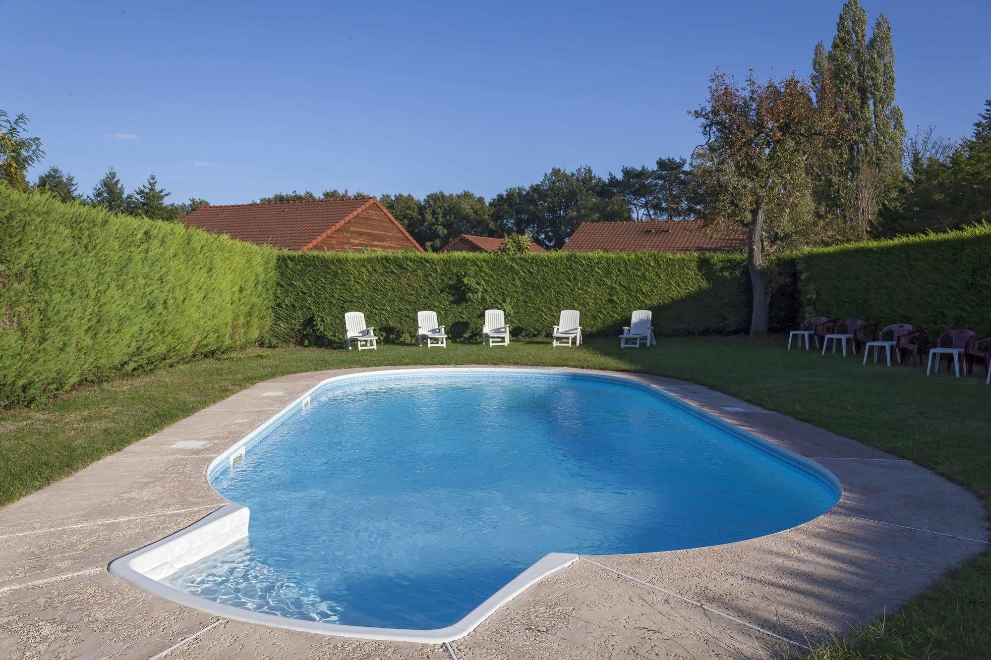 Le Chalet De La Foret Hotel 3 Etoiles Et Restaurant Vierzon Ngoại thất bức ảnh