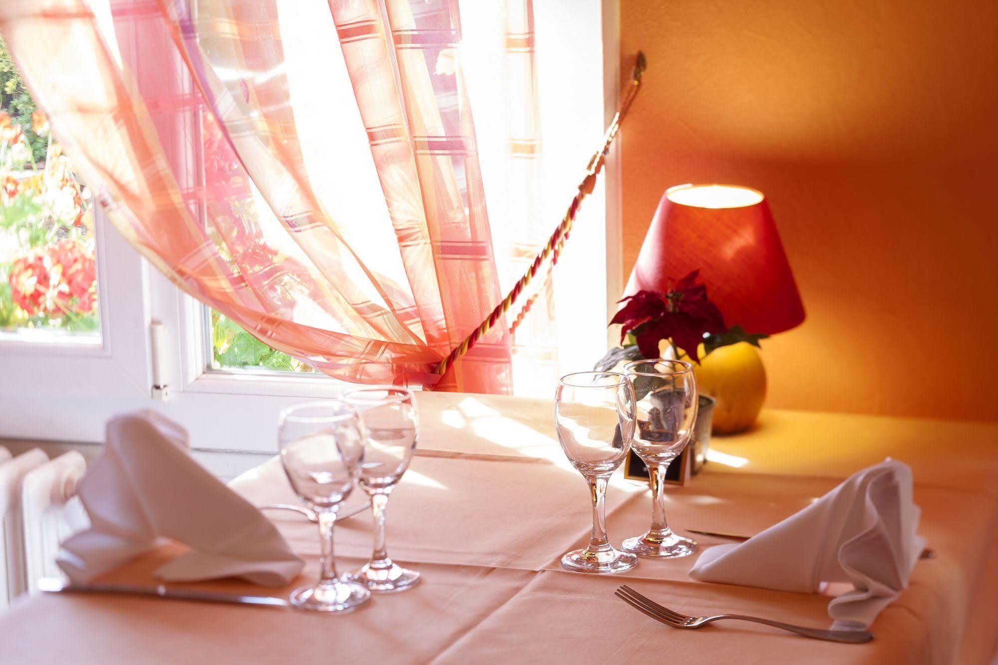 Le Chalet De La Foret Hotel 3 Etoiles Et Restaurant Vierzon Ngoại thất bức ảnh